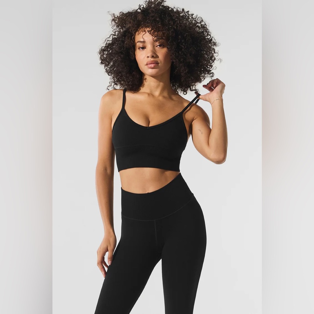 ALO YOGA | ✨NEW✨ Seamless Plush Delight Bra in Black